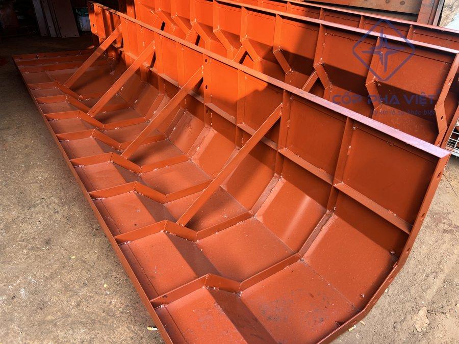 Tìm Hiểu Sâu Về Cốp Pha Dầm Cầu: Thiết Kế, Vật Liệu & Thi Công Hiệu Quả